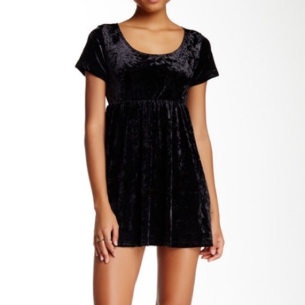 Black velvet baby doll dress!